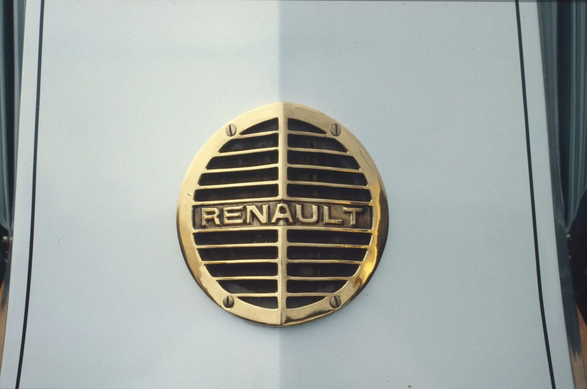 Renault yeni logo elmas 2021 ajansara (3)
