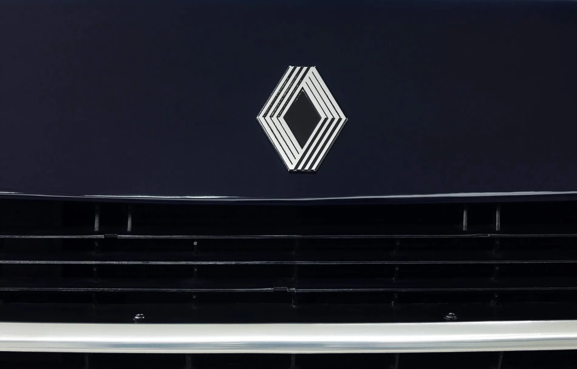 Renault yeni logo elmas 2021 ajansara (6)