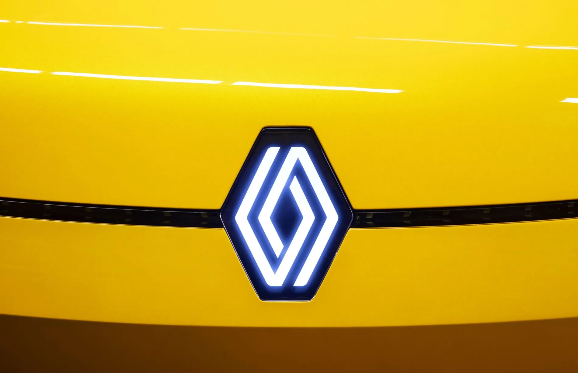 Renault yeni logo elmas 2021 ajansara (8)