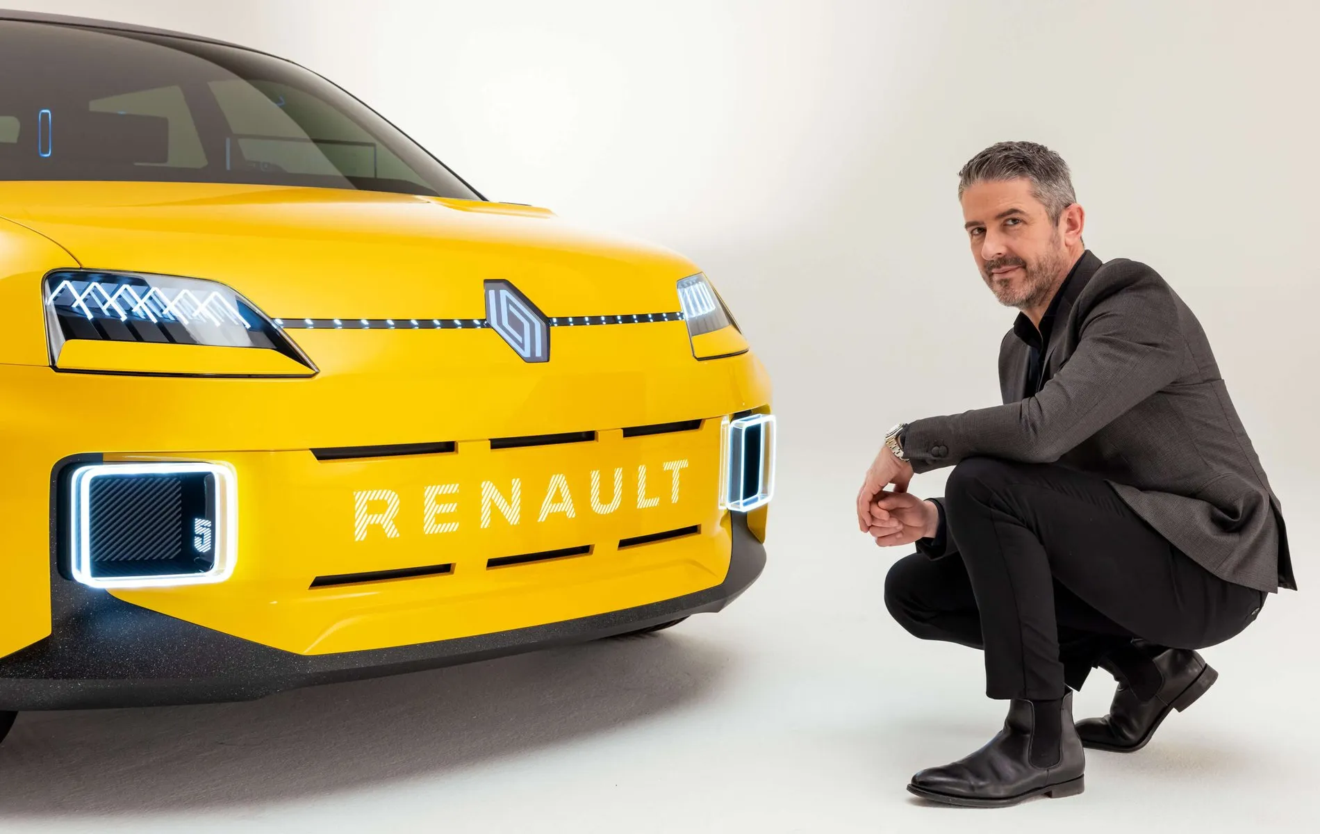 Renault yeni logo elmas 2021 ajansara (9)